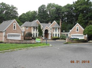 9 Oakwood Ct, Holmdel, NJ 07733