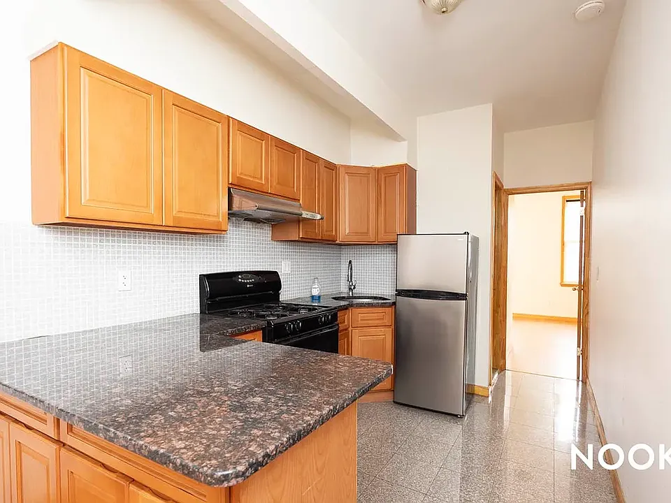 221 Knickerbocker Ave #2L