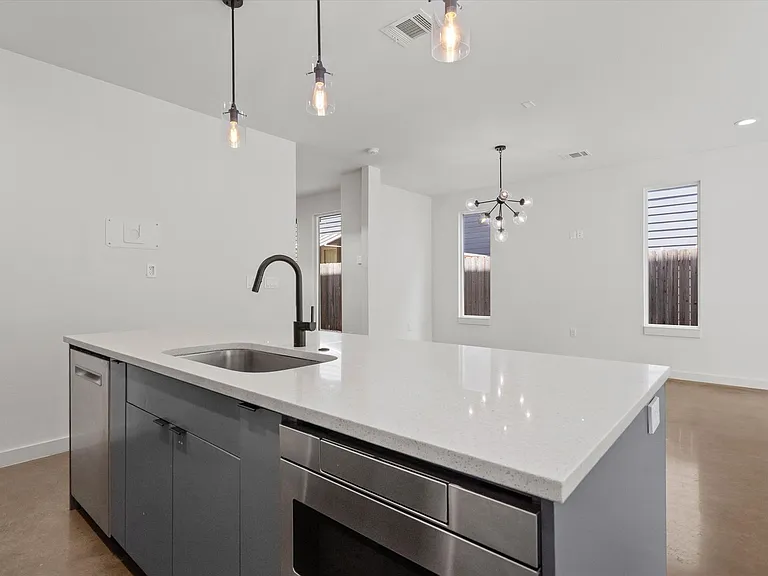2509 S 4th St — Photo 14