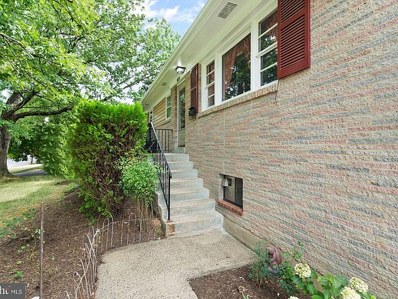 4th image of 819 Grant St