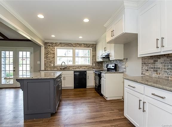 3rd image of 304 Saddlewood Dr