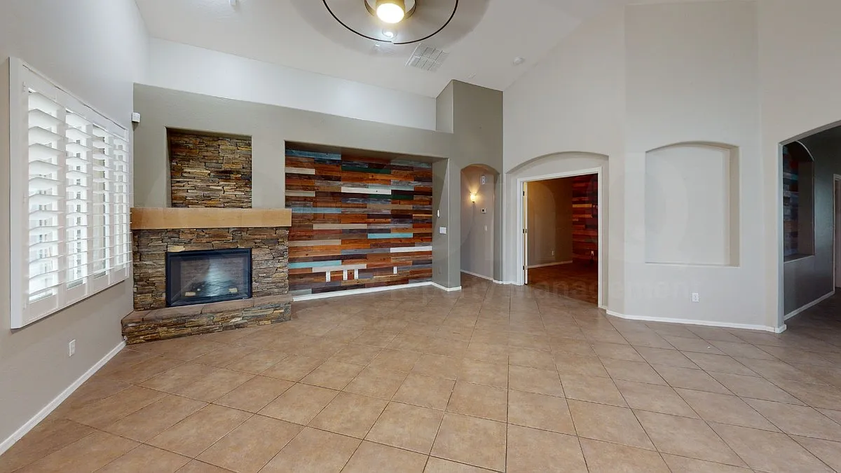 3 bed, 2.0 bath, 2133 sqft, $2,200 — Photo 3