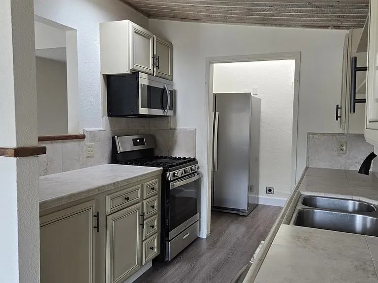 1318 Funston Ave — Photo 17