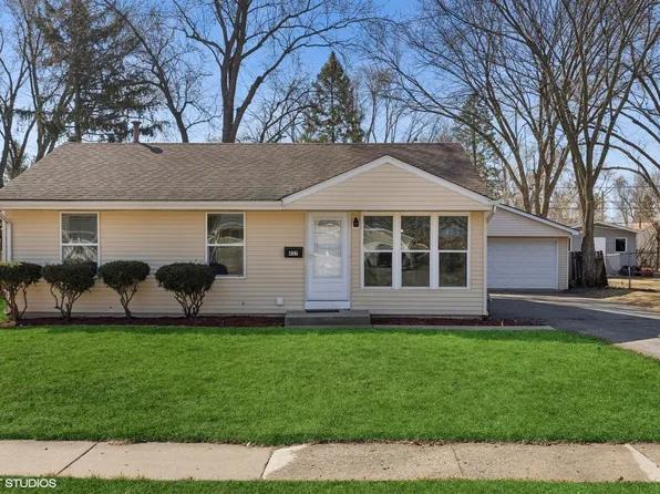 457 W Margaret Ter, Cary, IL 60013