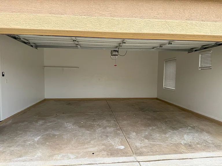 1682 E Fontana Dr — Photo 37
