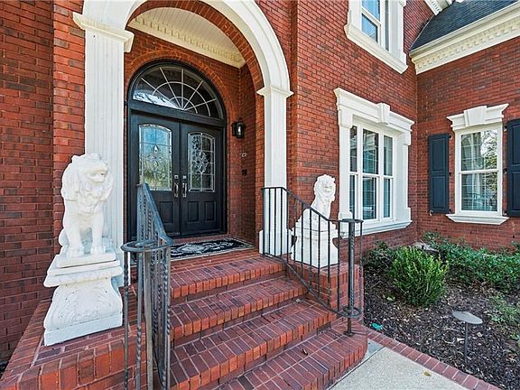 2nd image of 1730 Rockview Cir