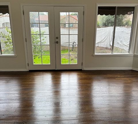 2nd image of 816 N Poinsettia Pl #1