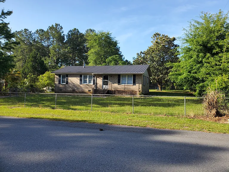 270 Carolina Cir — Photo 3