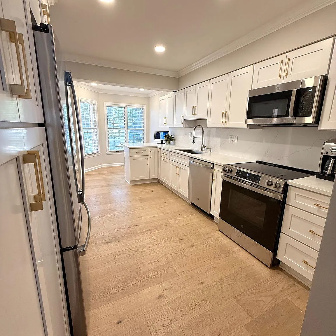 3 bed, 3.5 bath, 2799 sqft, $4,000 — Photo 4