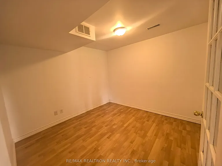 18 Nantucket Dr #BASEMENT — Photo 13