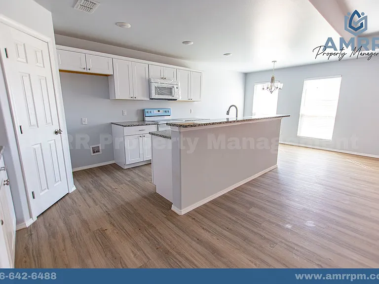 8624 10th Pl — Photo 2