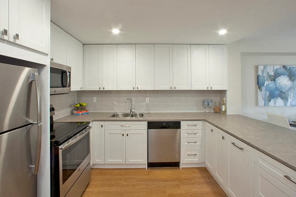 Bay Terrace Apartments — Photo 3