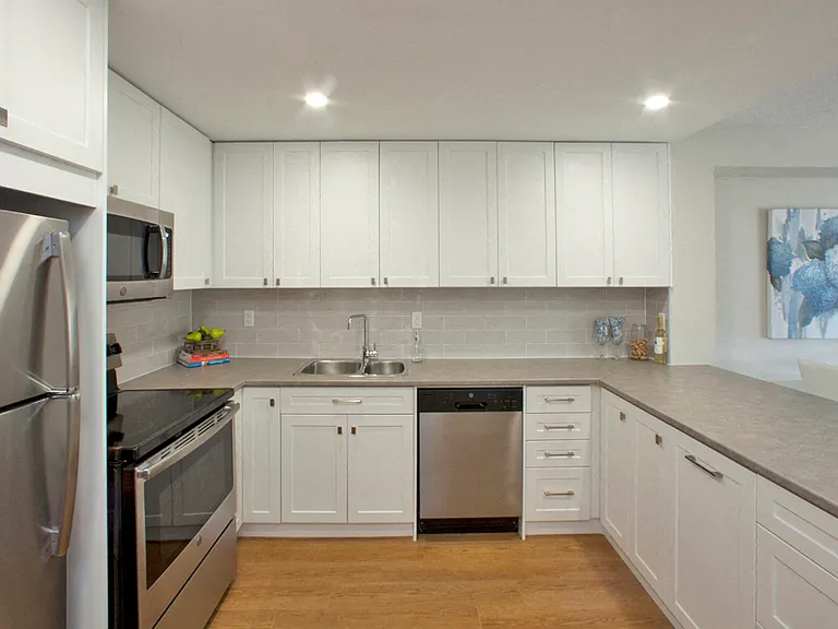 334 Dundas St E — Photo 3
