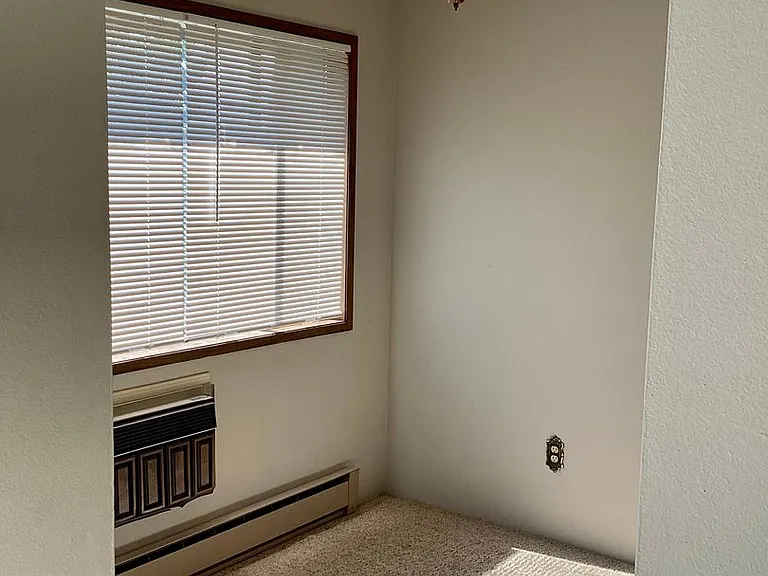2462 Hawkins St — Photo 4
