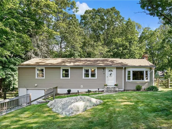 6 East Drive, Ledyard, CT 06335