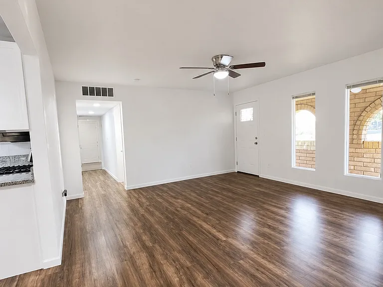 2533 S Olivia Ave — Photo 8