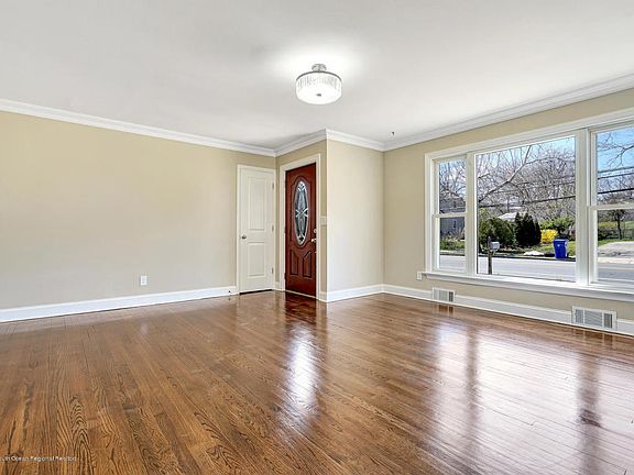 4th image of 767 Vaughn Ave