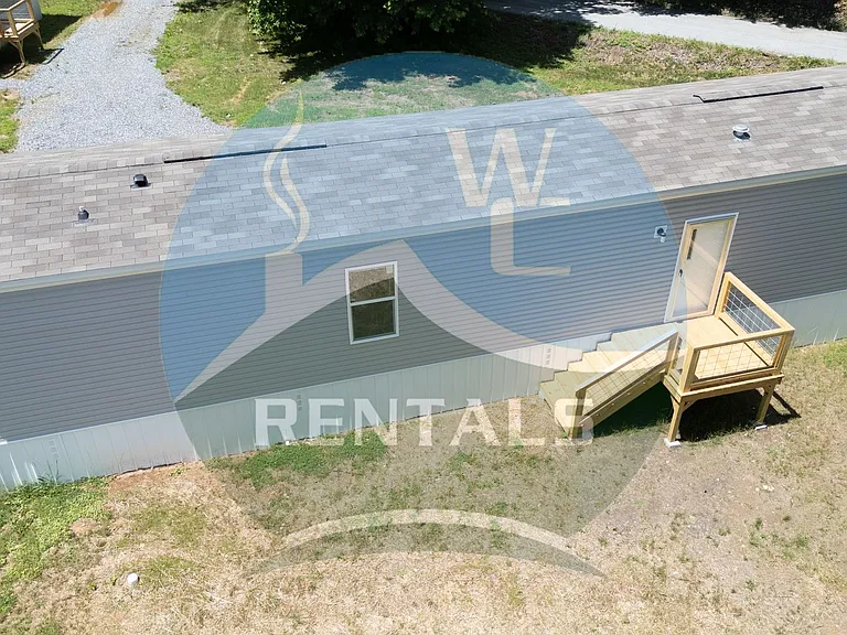 1043 Dillsboro Rd — Photo 2