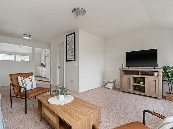 5th image of 3136 Villa Ct SE APT 4