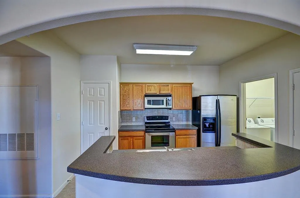 2 bed, 2.0 bath, 1140 sqft, $1,850 — Photo 2