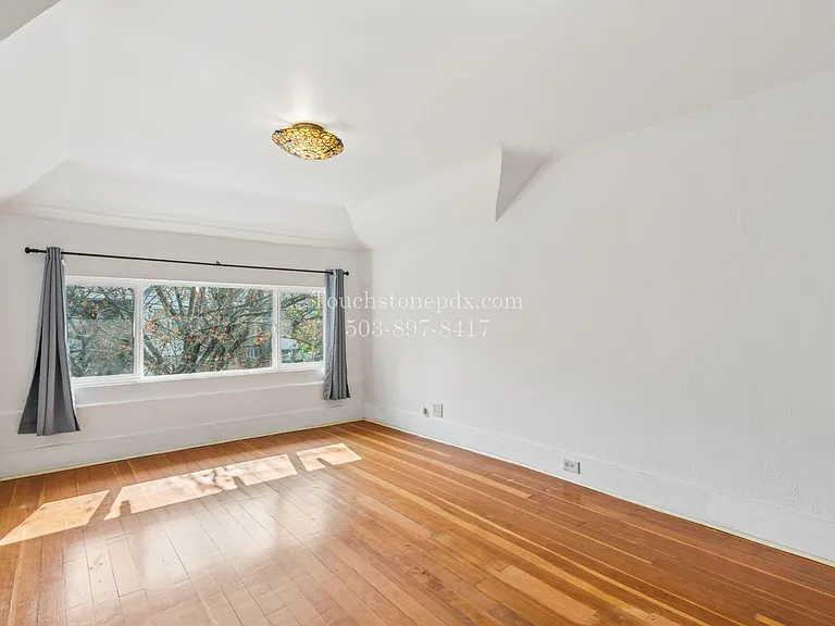 4315-4317 N Gantenbein Ave — Photo 26
