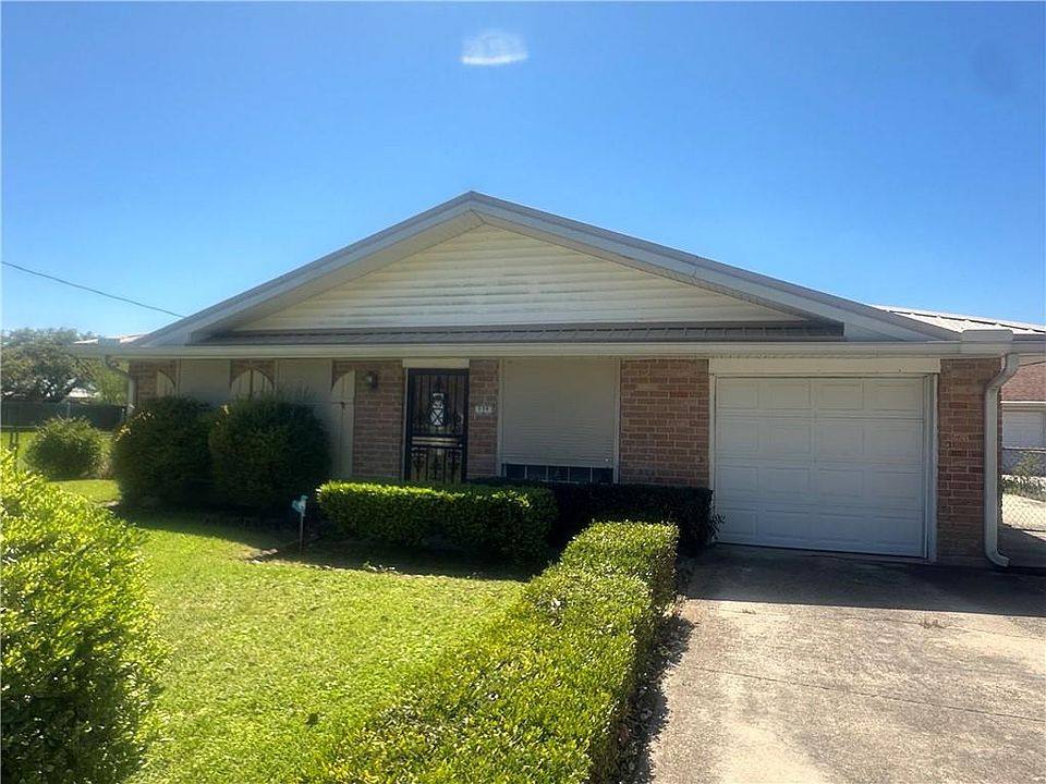 1st image of 230 Courville Dr