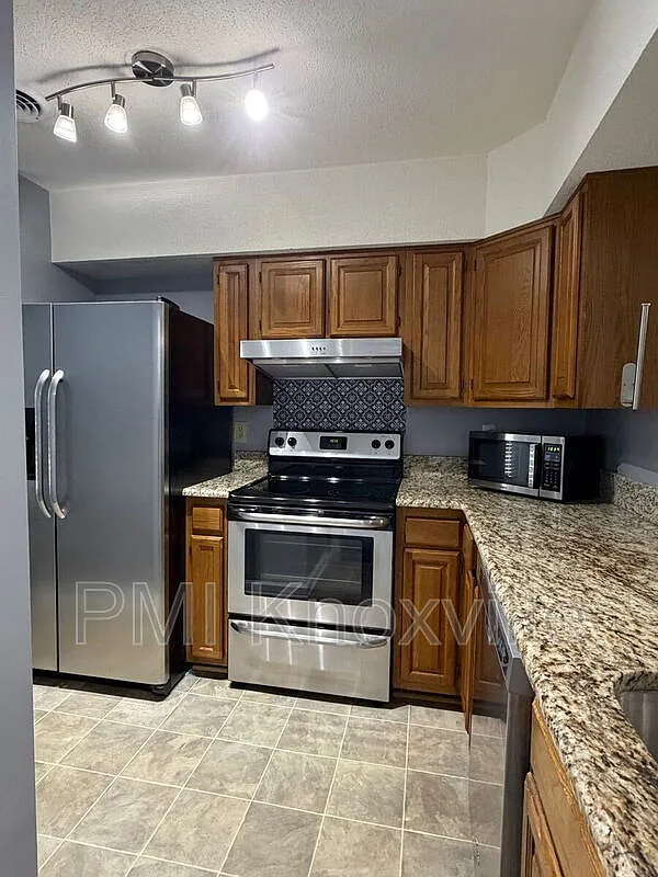 1 bed, 1.5 bath, 1064 sqft, $1,650 — Photo 3