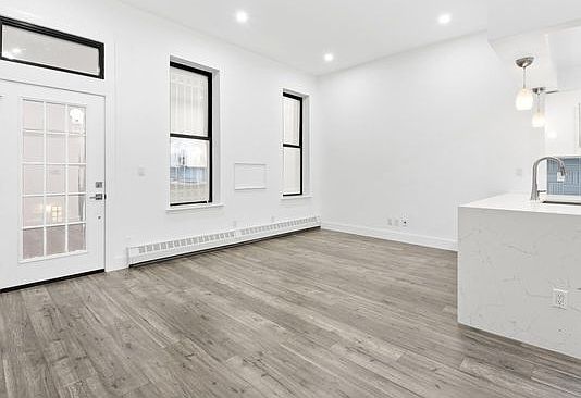 4th image of 161A W 129th St APT 1
