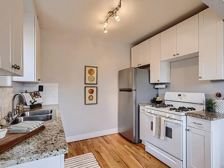 1050 N Washington St #202 — Photo 8