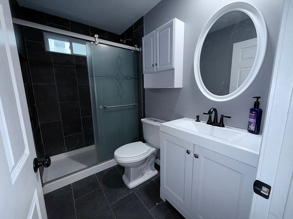 2nd image of 105 Garfield Ave #1