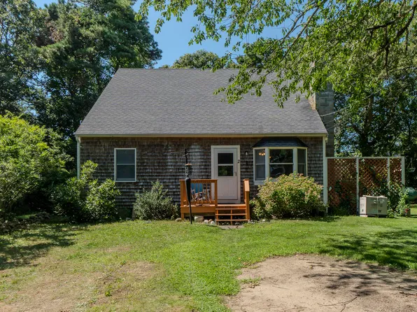 2 Winemack Street, Oak Bluffs, MA 02557