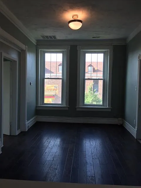 1824 s throop — Photo 4