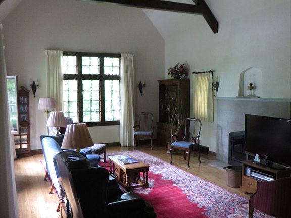 2nd image of 724 Brookridge Ave