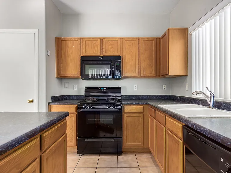 7927 W Mohave St — Photo 10