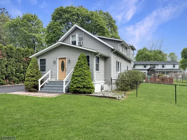 2 Pine St, Mount Olive Twp., NJ 07828