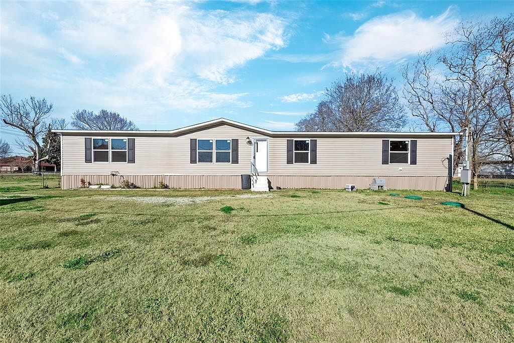 10202 Sralla Rd #18, Highlands, TX 77562 | Zillow