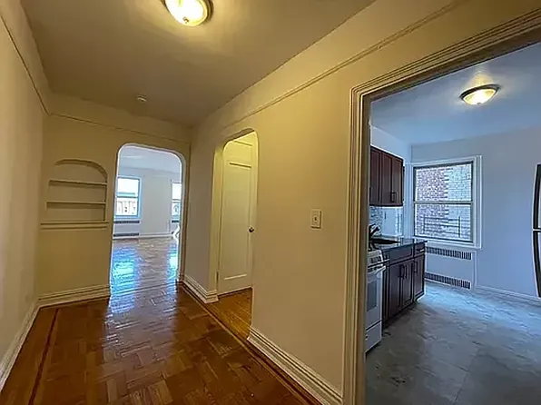 2144 Bronx Park East image 1 of 7