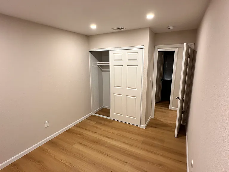 133 Mossglen Cir — Photo 10