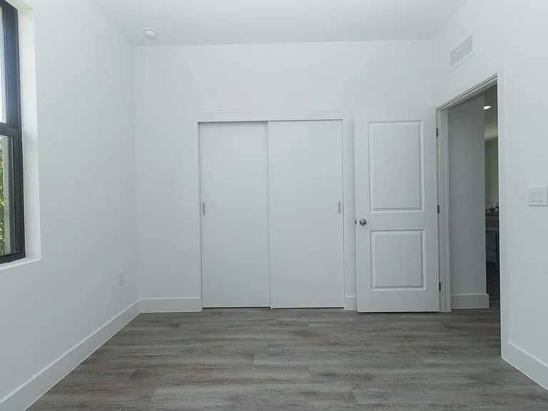 1121 Deauville St E — Photo 14