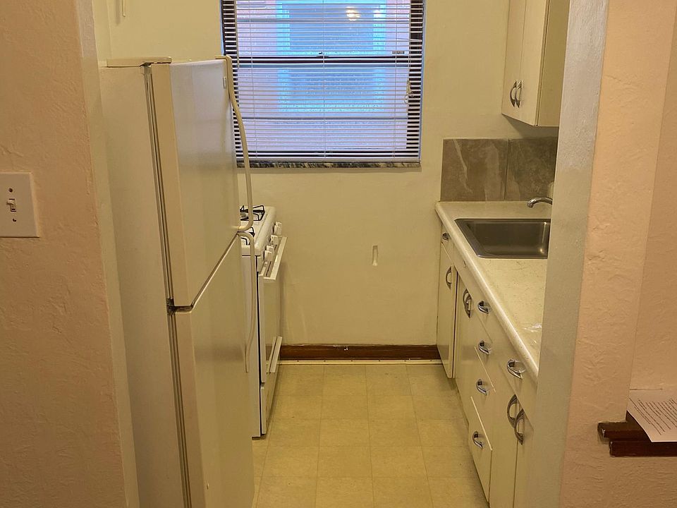 1st image of 3940-3942 Jamieson Ave #1