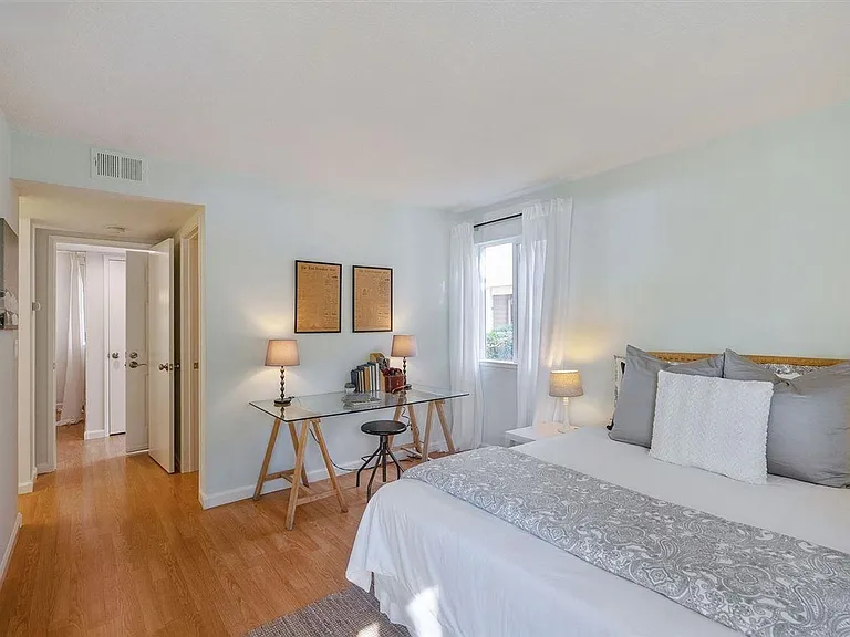 760 Canyon Oaks Dr #D — Photo 11