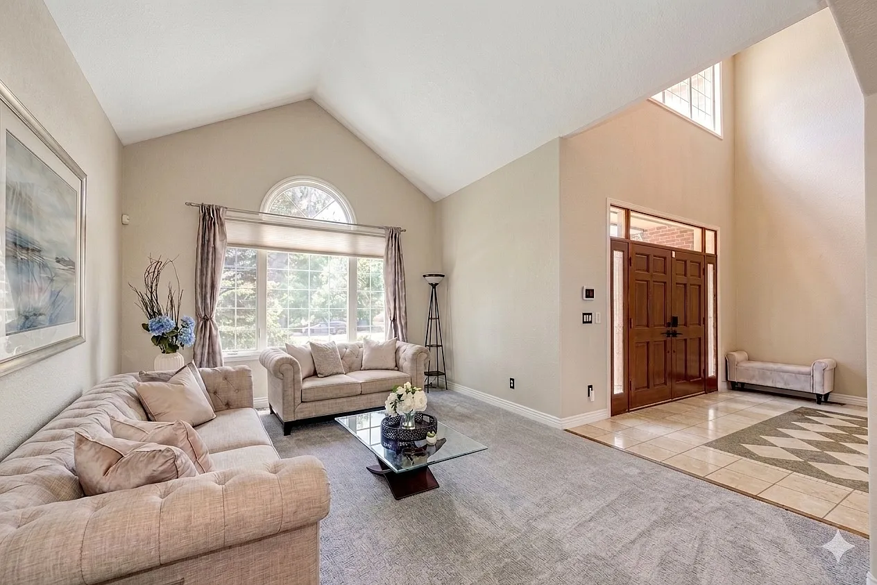 6 bed, 5.5 bath, 6398 sqft, $5,980 — Photo 3
