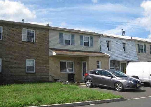 2nd image of 83 Colonial Square Pl