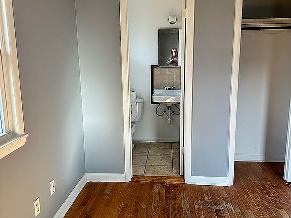 5th image of 1116 S Kings St