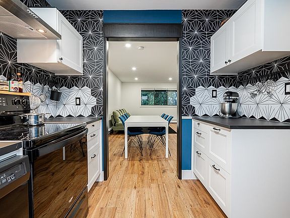 3rd image of 1561 Vidal St #301