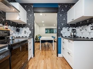 1561 Vidal St #301, White Rock, BC V4B5A7