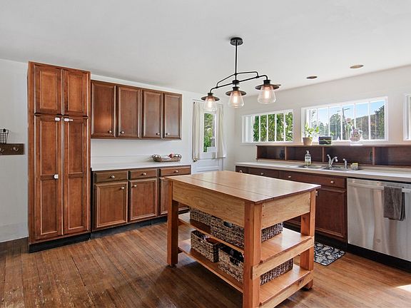 3rd image of 27 Academy St