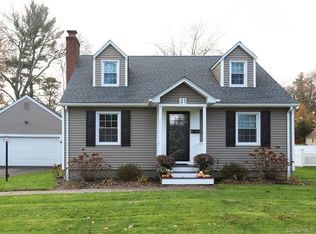 31 Ridgewood Rd, Windsor, CT 06095