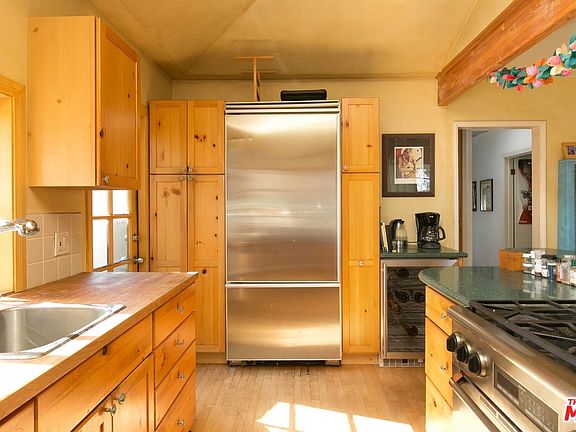 5th image of 3753 Ashwood Ave