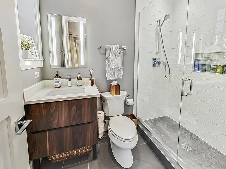 2511 N Francisco Ave #2 — Photo 6